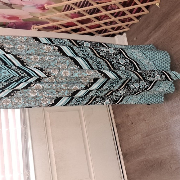 MAXI DRESS - Picture 2 of 6